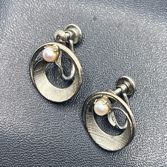 Lady Ellen Sterling silver pearl round screw back earrings Mid Century vintage - Picture 4 of 15